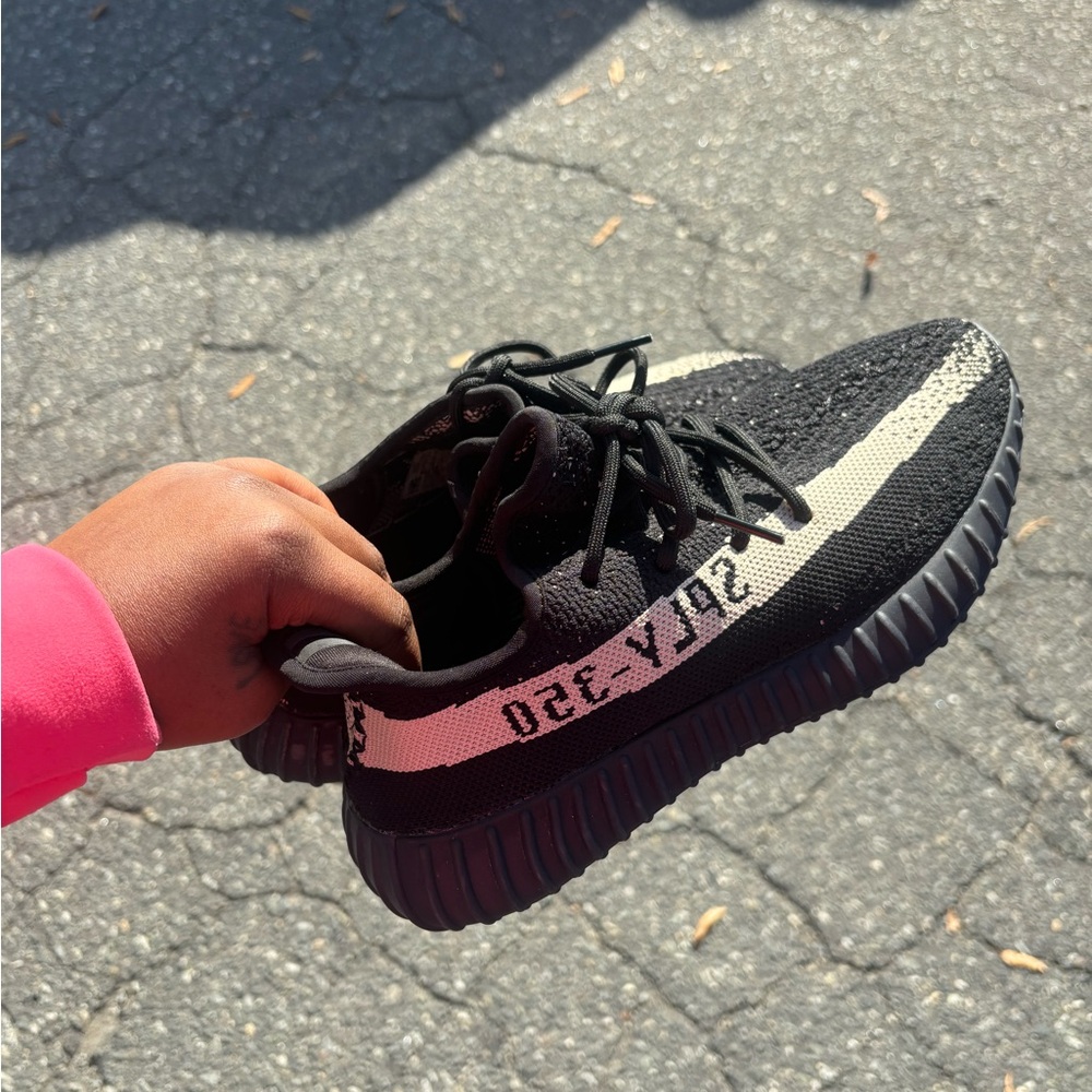 YEEZYS 350 v2 Oreo